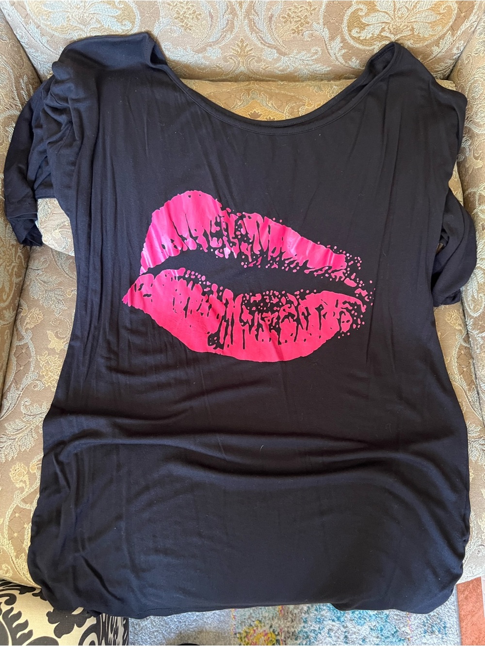 Black Tee with Hot Pink Lip Graphic - Picture 1 of 1